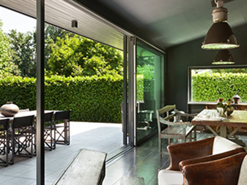 pergola avec baie vitrée coulissante